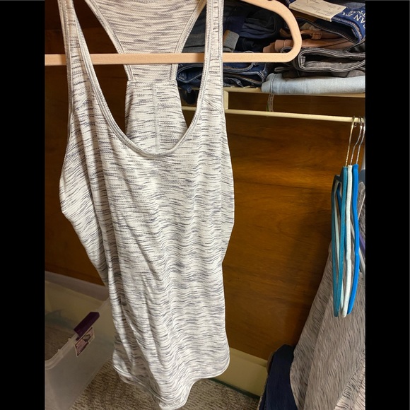 Lululemon tank - Picture 1 of 3
